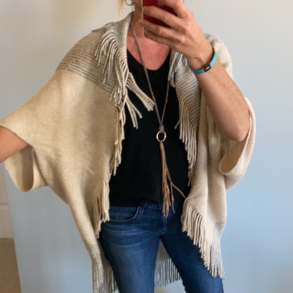 Oatmeal & Grey Fringed Sweater Kimono/Wrap - Picture 6 of 8